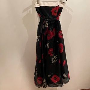 Kay Unger Evening ballgown w. sash, 100% silk. Size 10. 2 layer chiffon & lining